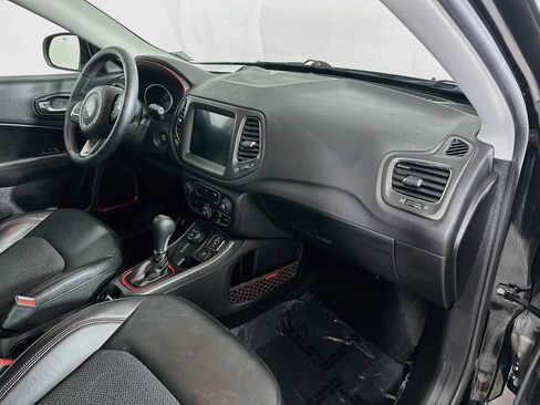 Certified 2019 Jeep Compass Trailhawk w/ Cold Weather Group AWD/4WD image 35