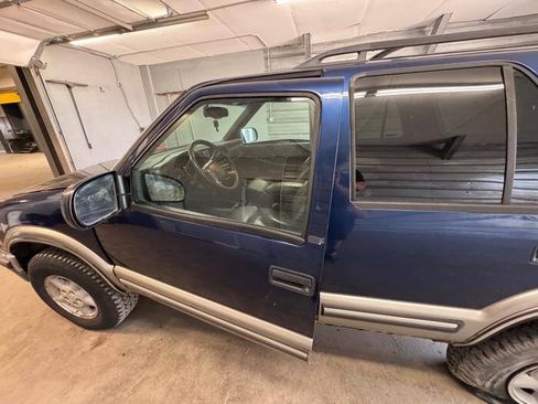 Used 1999 Chevrolet Blazer LT w/ Cold-Climate Pkg AWD/4WD image 44