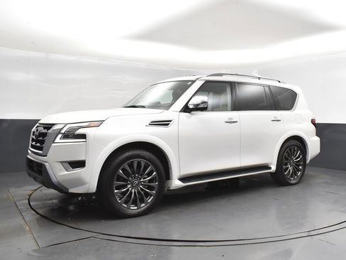 Used 2024 Nissan Armada Platinum w/ Captain's Chairs Package image 3