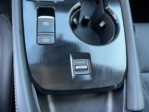 Certified 2025 Nissan Rogue Platinum w/ Tech Package image 19