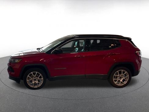 Used 2025 Jeep Compass Limited image 9