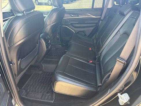 Used 2023 Jeep Grand Cherokee Limited w/ Luxury Tech Group II AWD/4WD image 10