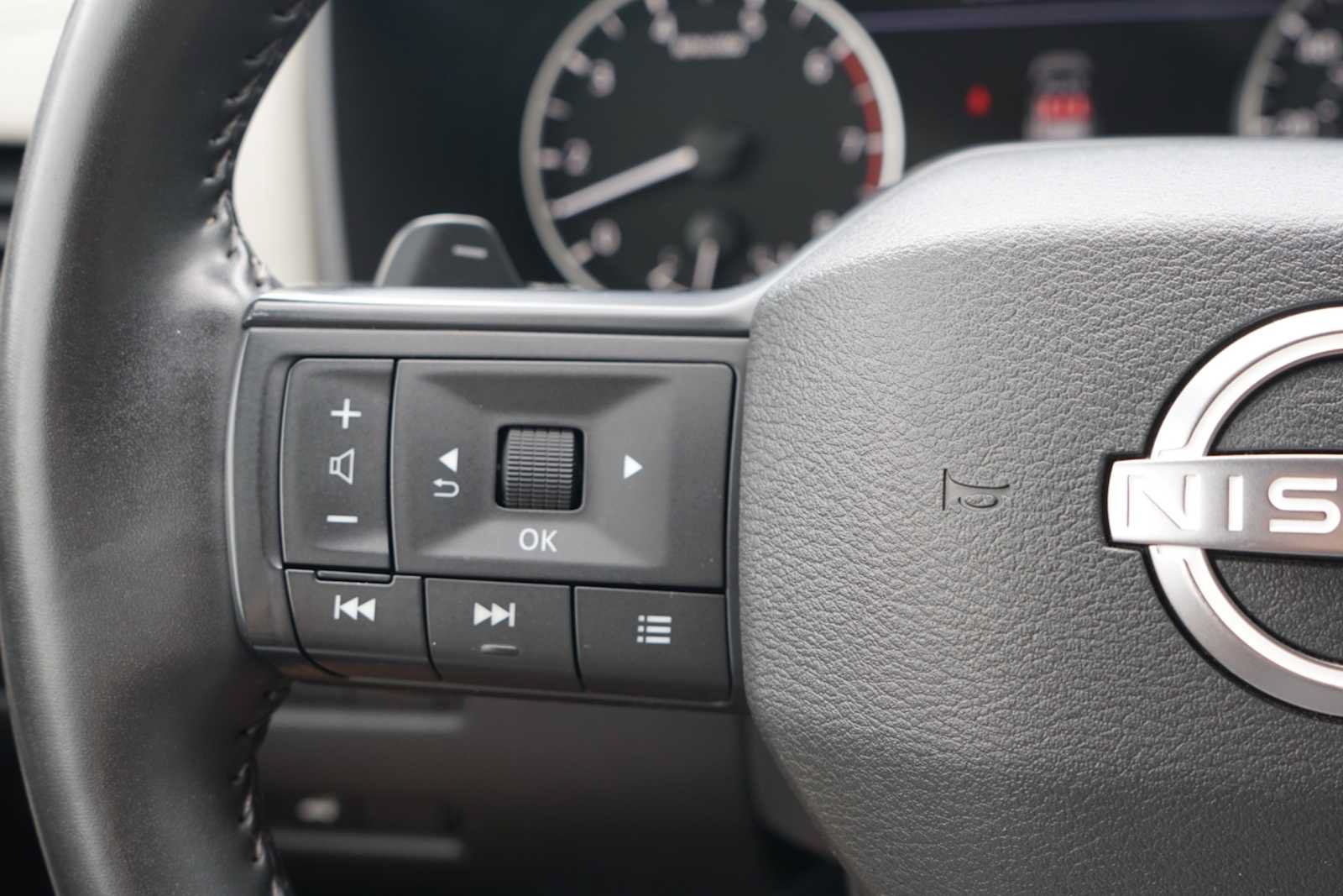 Used 2025 Nissan Rogue SV FWD image 15