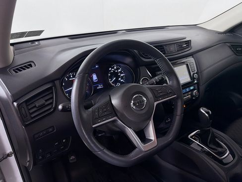 Used 2018 Nissan Rogue SV w/ Premium Package image 10