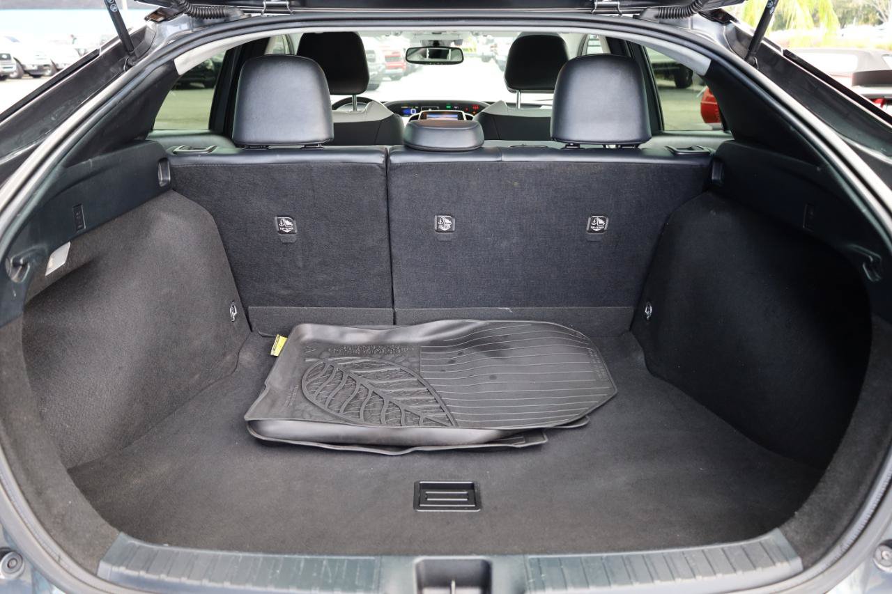 Used 2019 Toyota Prius Limited FWD image 15