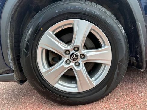 Used 2021 Toyota Highlander LE image 30