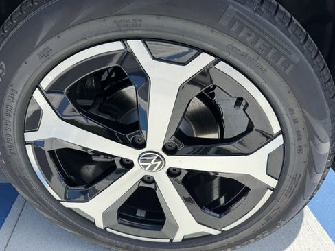 New 2025 Volkswagen Tiguan SE image 30