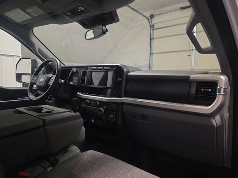 Used 2023 Ford F350 XLT AWD/4WD image 2