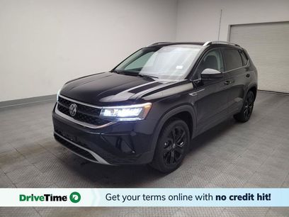 Used 2023 Volkswagen Taos SE w/ Black Wheel Package