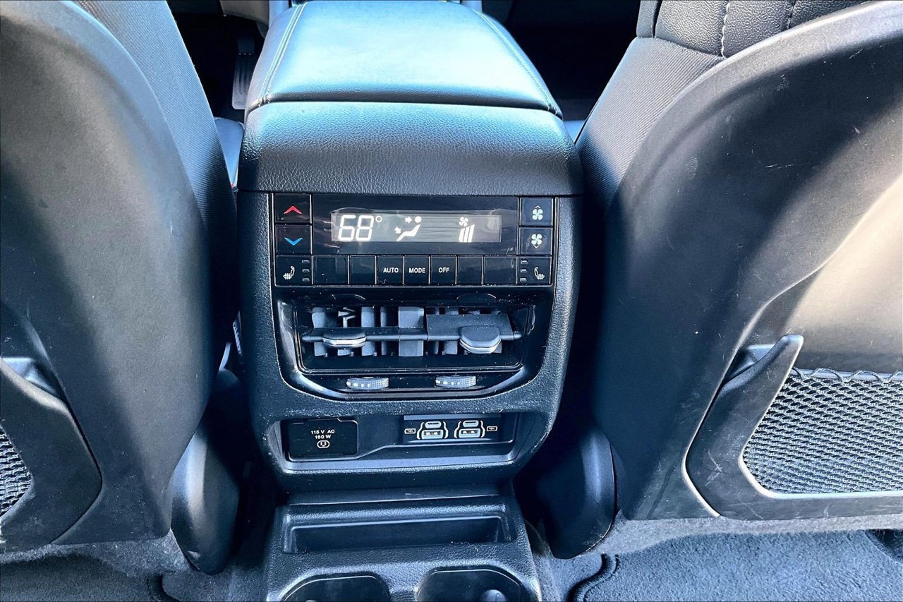 Used 2023 Jeep Grand Cherokee L Limited AWD/4WD image 16