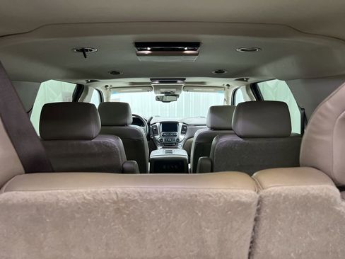 Used 2019 Chevrolet Suburban Premier image 11