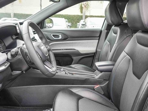 Used 2024 Jeep Compass Latitude AWD/4WD image 17