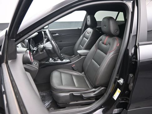 Used 2025 Chevrolet Trax RS w/ Sunroof Package FWD image 21