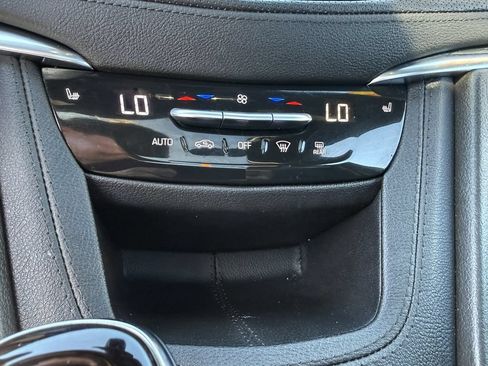 Used 2023 Cadillac XT5 Premium Luxury FWD image 17