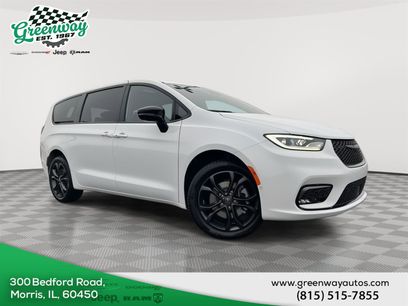 New 2026 Chrysler Pacifica Select