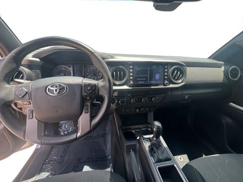 Used 2020 Toyota Tacoma TRD Off-Road image 20