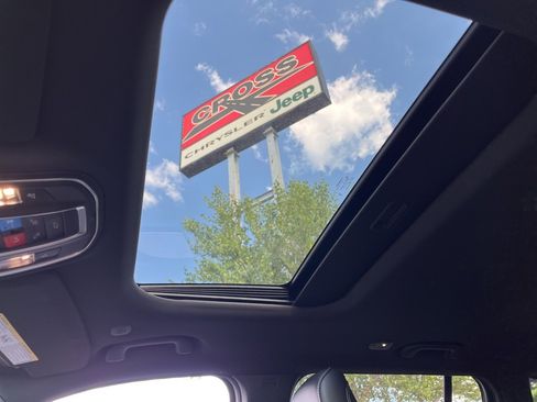 New 2025 Jeep Grand Cherokee Altitude image 3