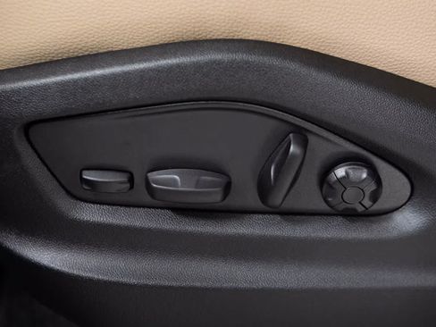 Certified 2026 Porsche Cayenne AWD/4WD image 23