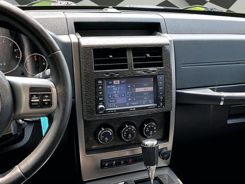Used 2012 Jeep Liberty Limited Jet w/ Comfort/Convenience Group AWD/4WD image 6