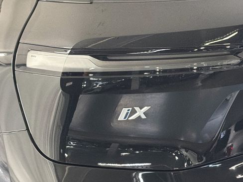 Used 2023 BMW iX xDrive50 w/ Premium Package AWD/4WD image 19