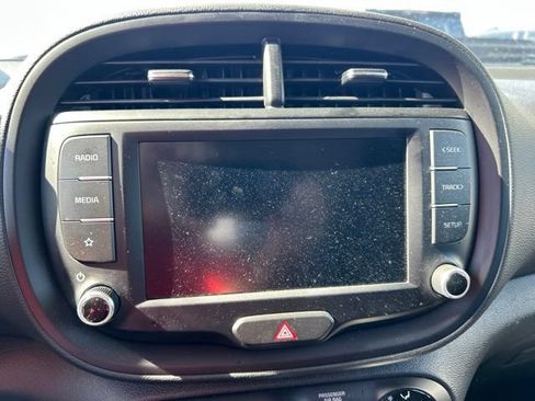 Used 2025 Kia Soul LX w/ LX Technology Package FWD image 10