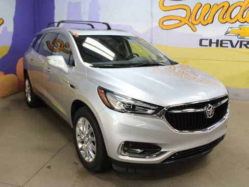 Used 2021 Buick Enclave Essence w/ Sound and Sites Package FWD image 2