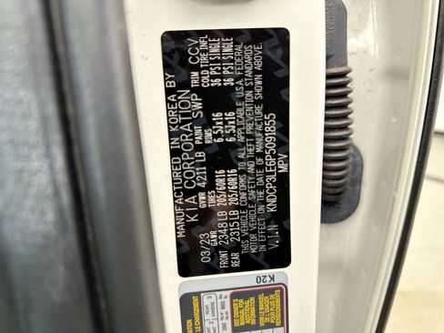 Used 2023 Kia Niro LX image 23