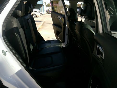 Used 2024 Kia Sportage EX image 15