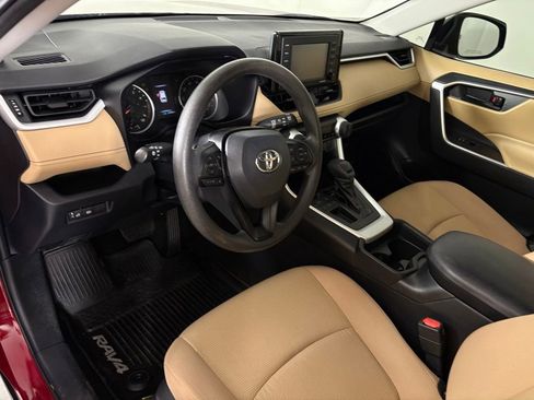 Used 2020 Toyota RAV4 LE FWD image 20
