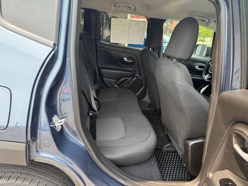 Used 2023 Jeep Renegade Latitude AWD/4WD image 12