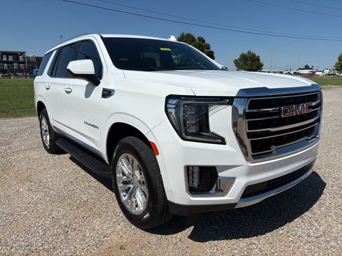 Used 2024 GMC Yukon SLT RWD image 3