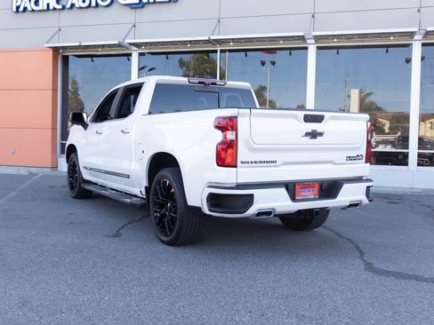 Used 2023 Chevrolet Silverado 1500 High Country w/ Technology Package AWD/4WD image 15