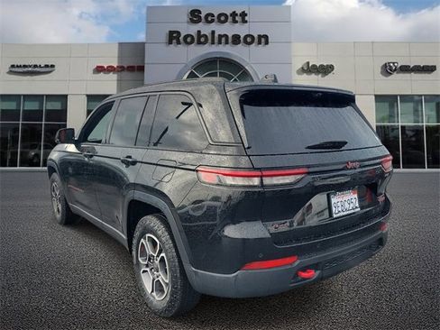 Certified 2022 Jeep Grand Cherokee Trailhawk w/ Luxury Tech Group III image 3