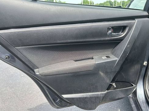 Used 2018 Toyota Corolla LE FWD image 10