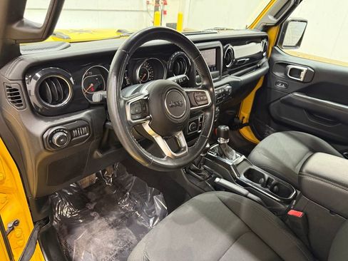 Used 2019 Jeep Wrangler Unlimited Sahara image 18