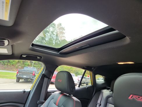 Used 2024 Chevrolet Trax RS w/ Sunroof Package image 36