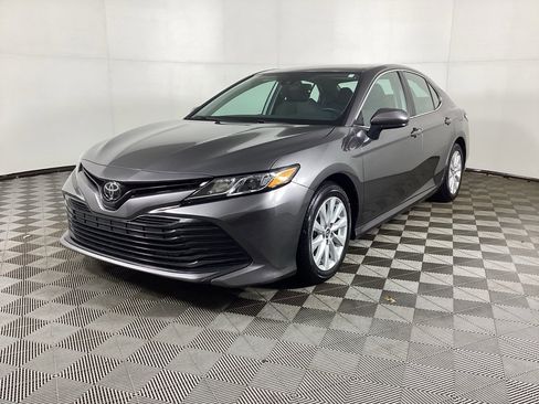 Used 2020 Toyota Camry LE image 5