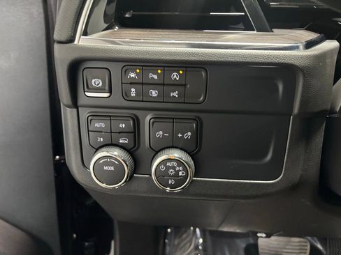 New 2026 Chevrolet Suburban Premier image 14