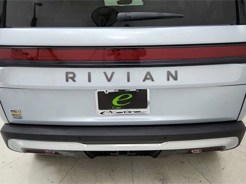 Used 2023 Rivian R1S Launch Edition image 11