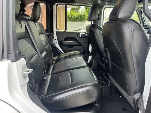 Used 2022 Jeep Wrangler Unlimited Sahara 4xe image 18