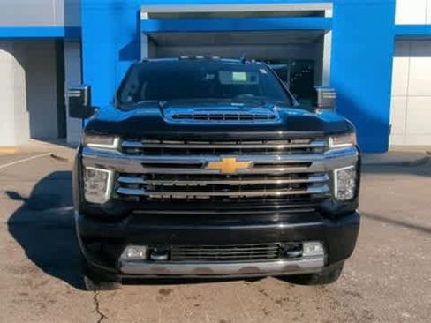 Used 2022 Chevrolet Silverado 2500 High Country w/ Z71 Off-Road Package image 3