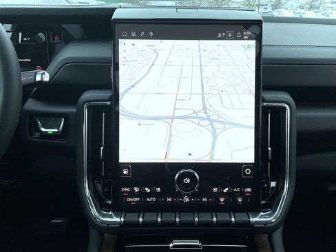 New 2026 GMC Yukon Denali w/ Sun & Power Step Package image 13