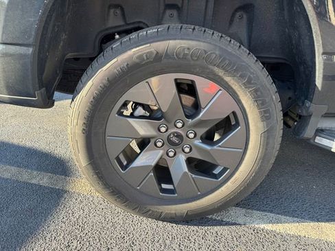 Used 2023 Ford F150 Lightning Lariat image 10