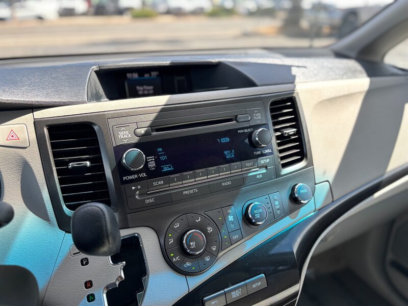 Used 2012 Toyota Sienna LE FWD image 17
