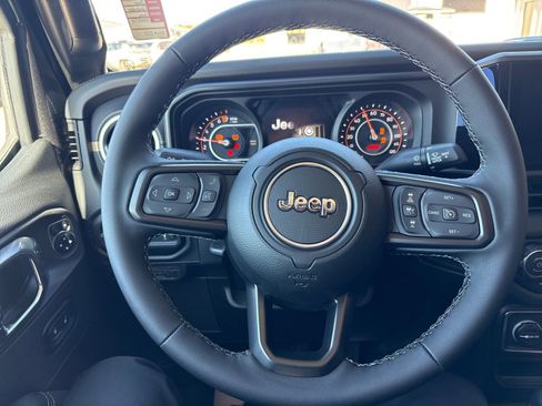 New 2025 Jeep Gladiator High Tide image 15