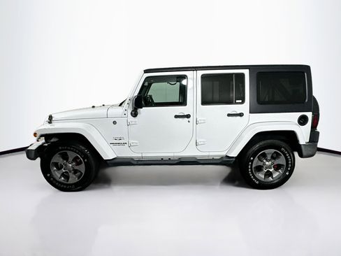 Used 2017 Jeep Wrangler Unlimited Sahara w/ Connectivity Group AWD/4WD image 4