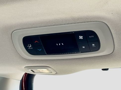 Used 2022 Chrysler Pacifica Limited FWD image 27