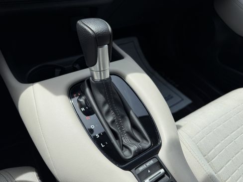 Used 2023 Honda HR-V LX image 14