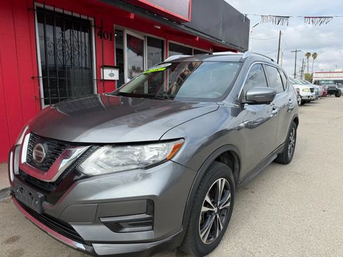 Used 2019 Nissan Rogue SV w/ Premium Package FWD image 2