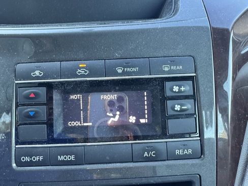 Used 2015 Nissan Quest S image 12